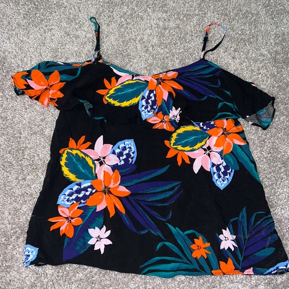 Old Navy Tops - Flowy floral old navy tank top